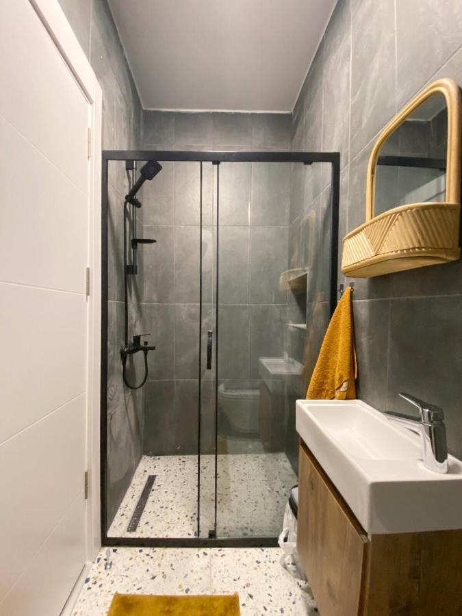 Cosy Flat With A Garden In Central Kadikoy Истанбул Екстериор снимка